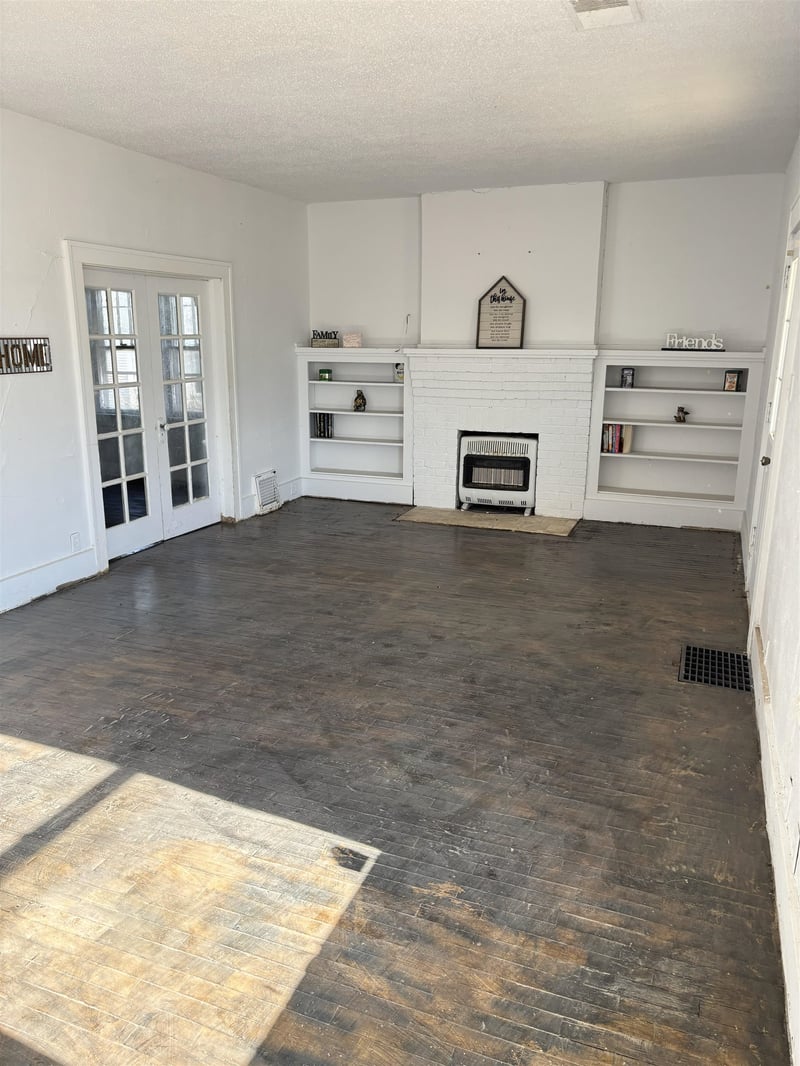 519 Harvey Ave, Wellington, KS 67152