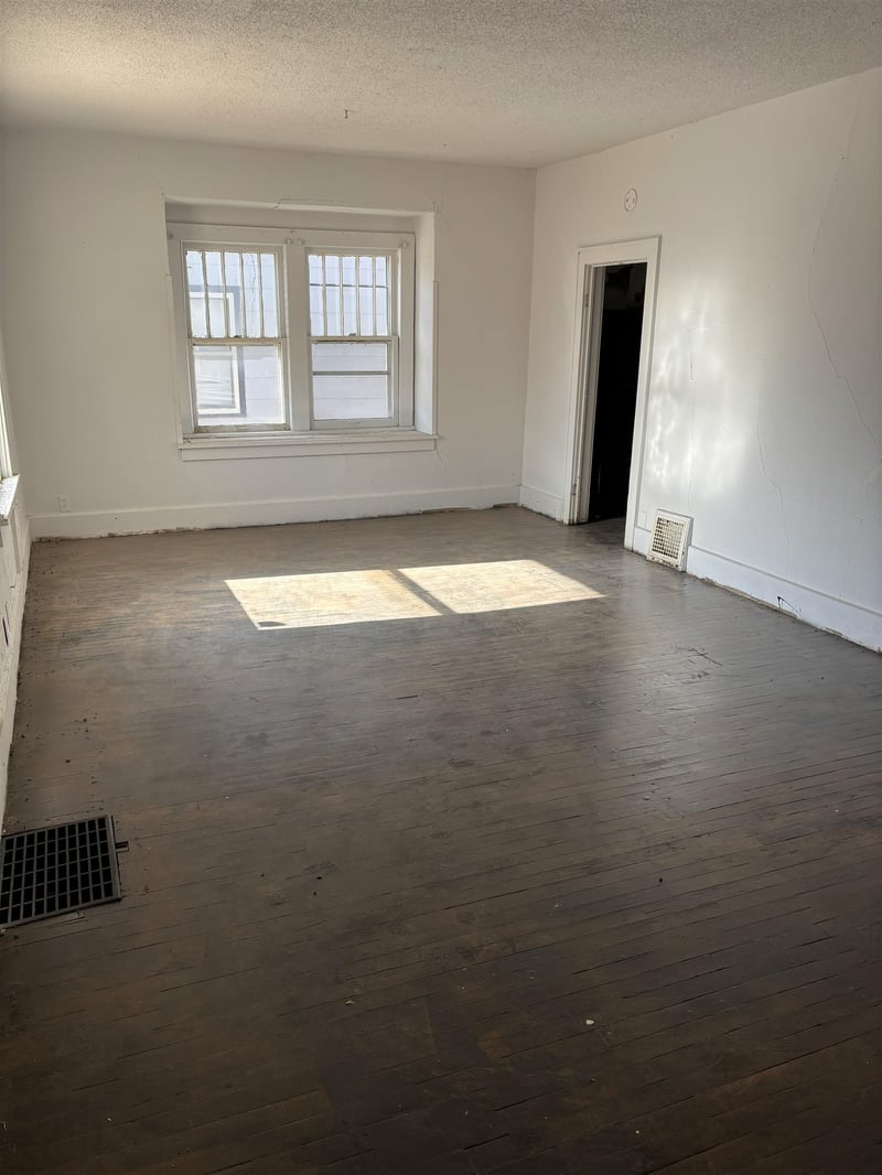 519 Harvey Ave, Wellington, KS 67152
