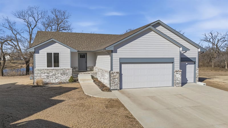 5419 S Meadowview Ct, Wichita, KS 67216