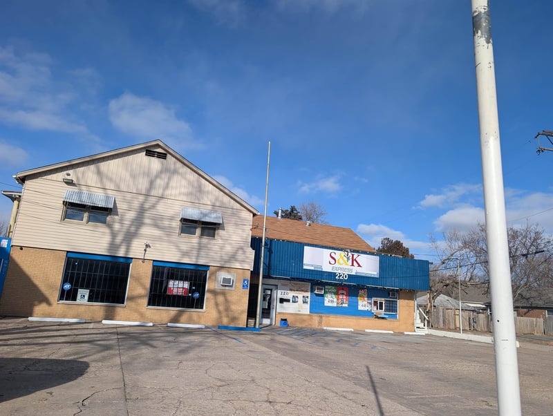 220-224 Harry St, Wichita, KS 67213