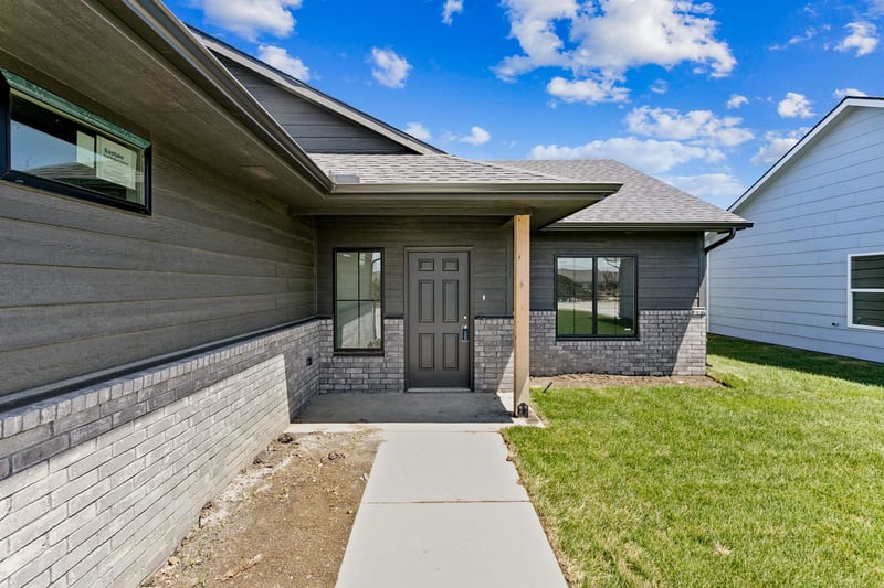 8968 Forbes Cir, Bel Aire, KS 67226
