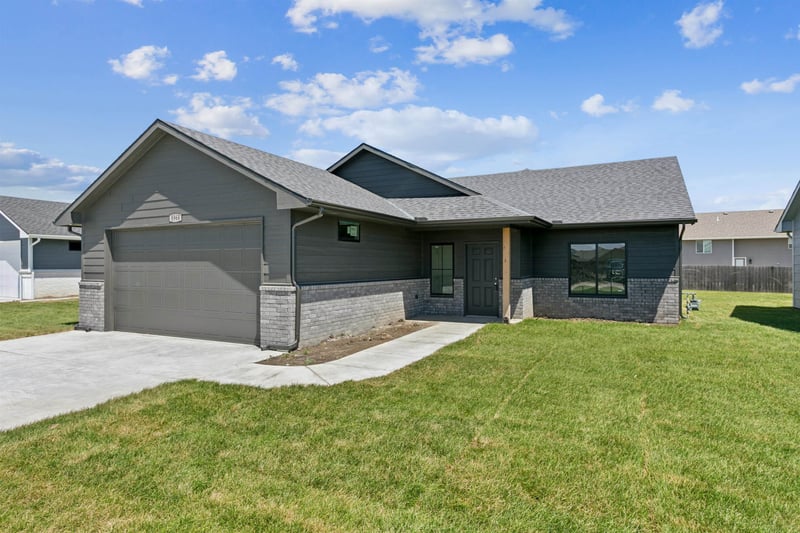 8968 Forbes Cir, Bel Aire, KS 67226