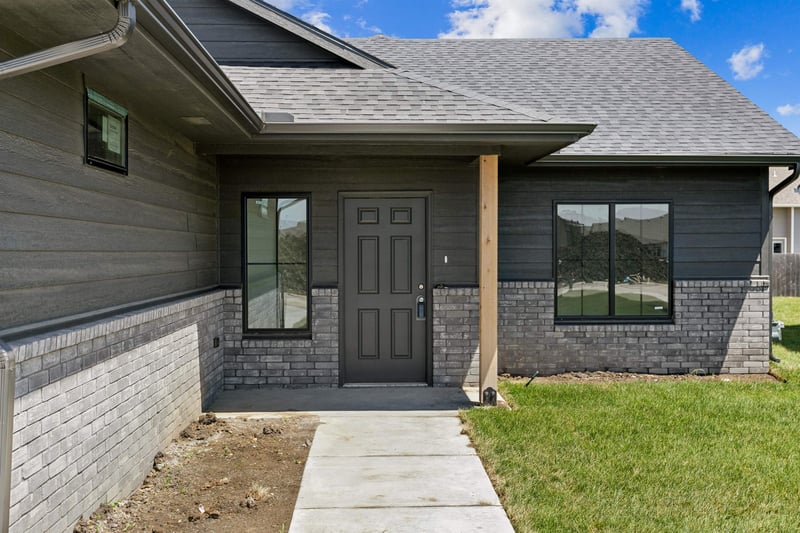 8968 E Forbes Cir, Bel Aire, KS 67226