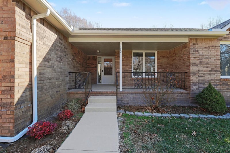 322 S Circle Lake Cir, Wichita, KS 67209