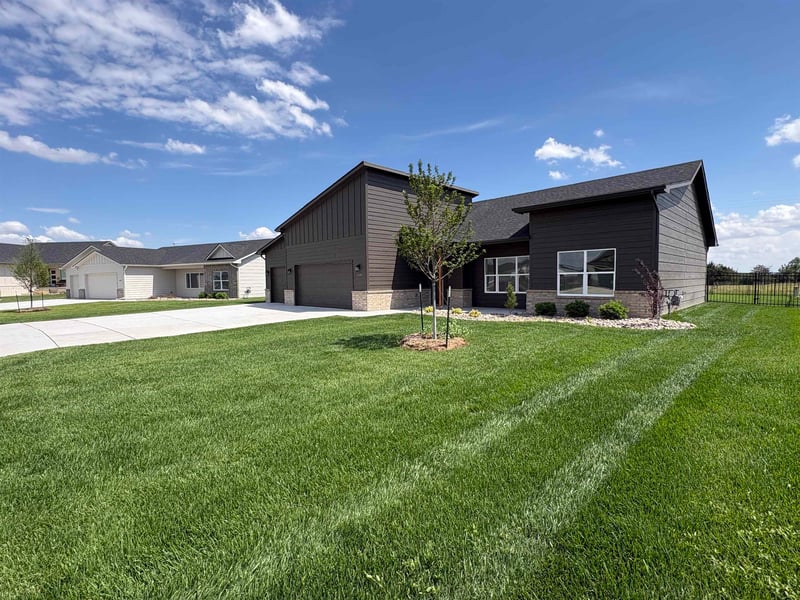 1149 Trek Cir, Goddard, KS 67052