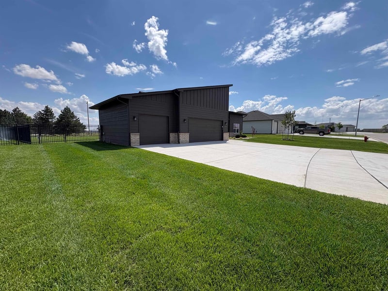 1149 Trek Cir, Goddard, KS 67052
