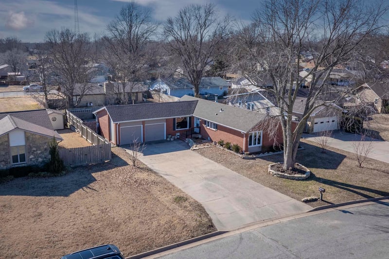 1029 Highland Dr, Arkansas City, KS 67005