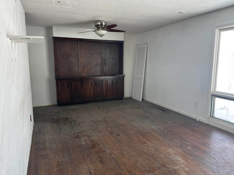 1902 Roosevelt St, Wichita, KS 67218