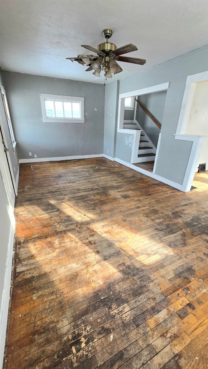 106 West Pl, Salina, KS 67401
