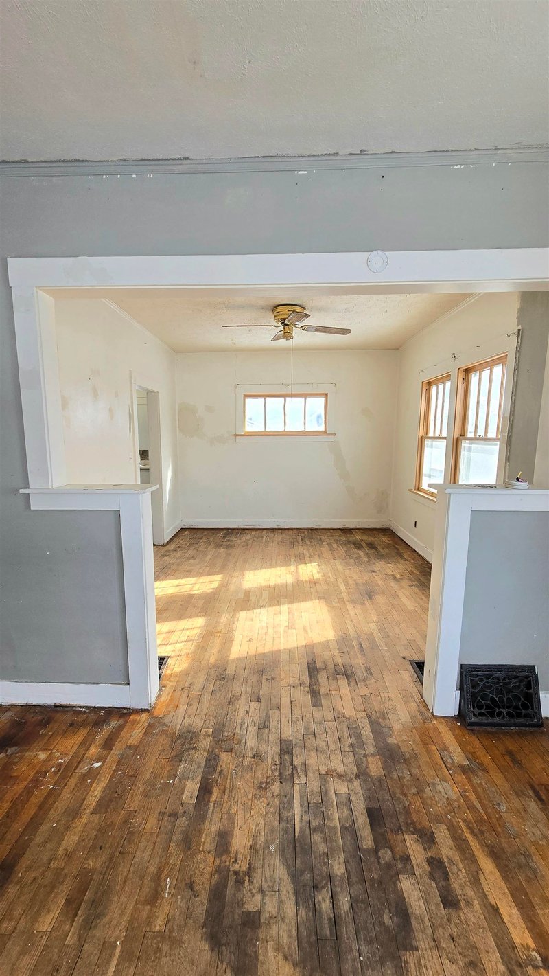 106 West Pl, Salina, KS 67401