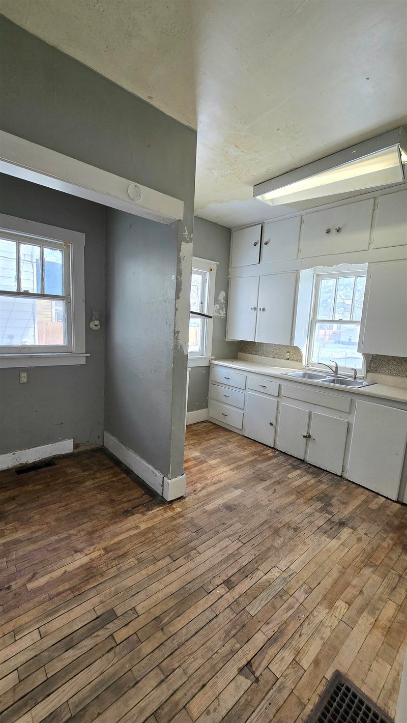 106 West Pl, Salina, KS 67401