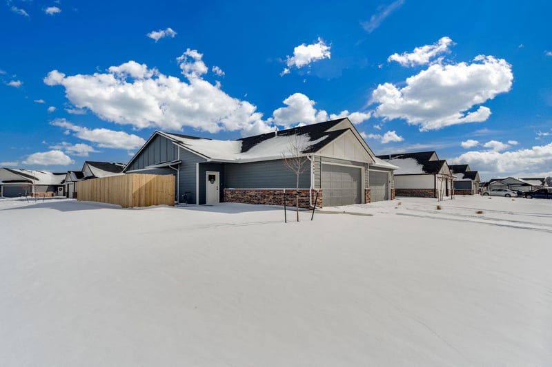 5700 E Bristol St, Bel Aire, KS 67220
