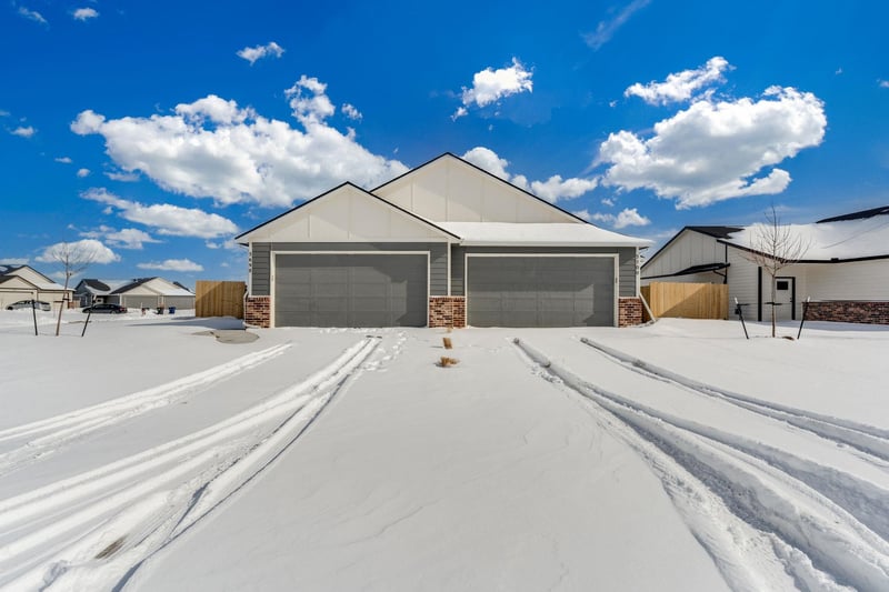 5700 E Bristol St, Bel Aire, KS 67220