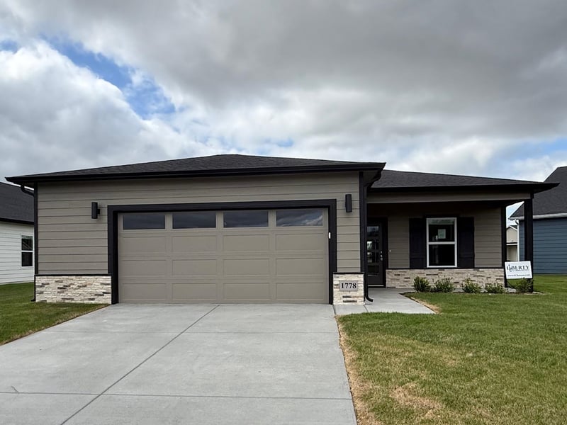 1778 Redbud Ln, Goddard, KS 67052