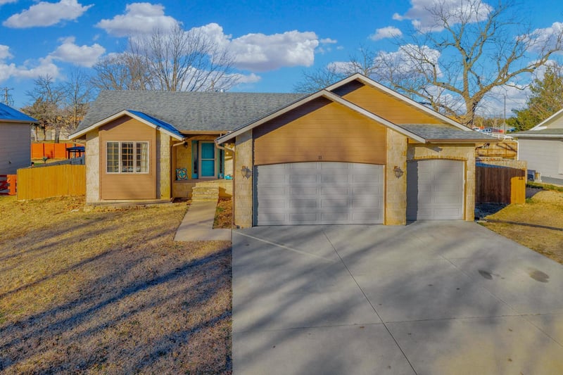 11 Honeysuckle Ct, Oxford, KS 67119