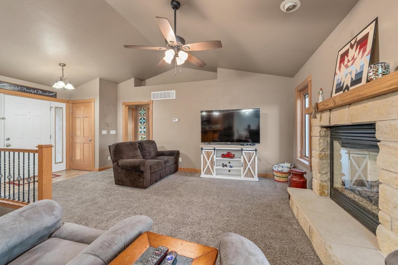 11 Honeysuckle Ct, Oxford, KS 67119