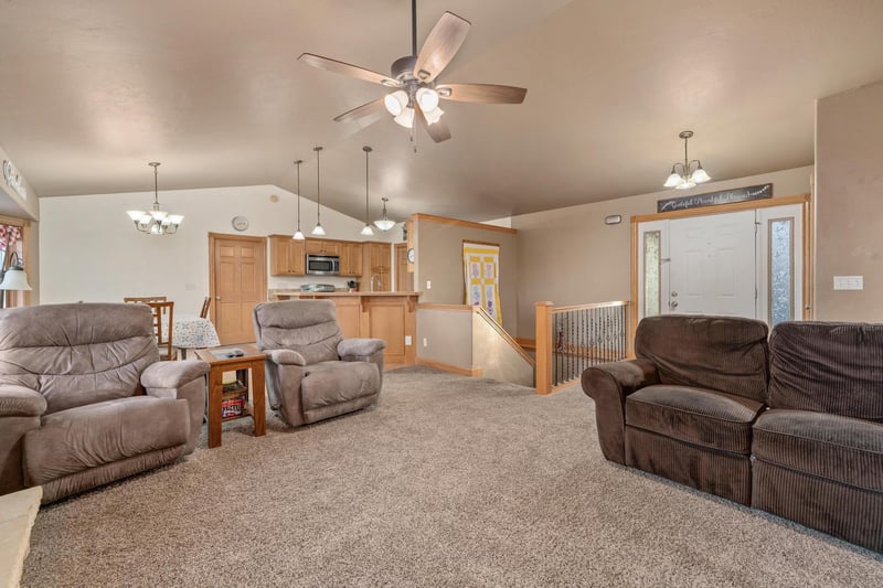 11 Honeysuckle Ct, Oxford, KS 67119