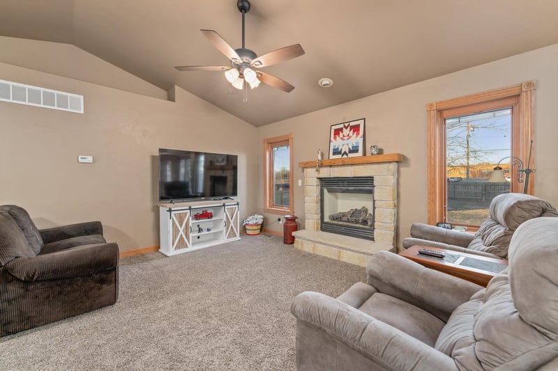 11 Honeysuckle Ct, Oxford, KS 67119