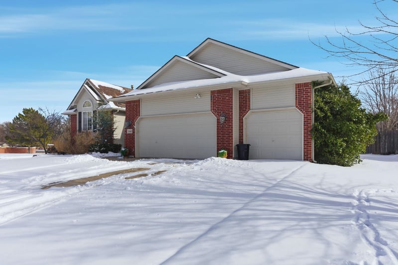 10403 W Hayden Ct, Wichita, KS 67209