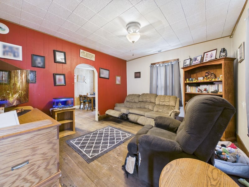 208 Sedgwick Ave, Burrton, KS 67020