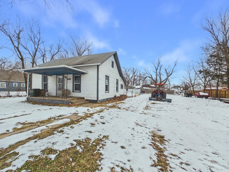208 Sedgwick Ave, Burrton, KS 67020