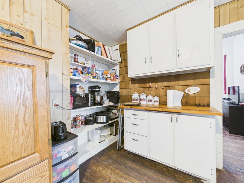208 Sedgwick Ave, Burrton, KS 67020