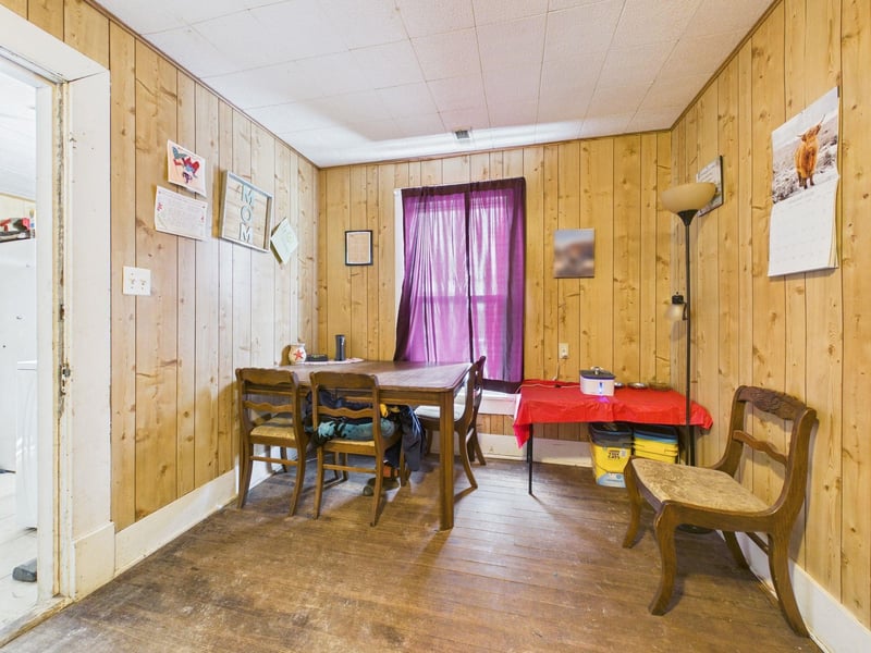 208 Sedgwick Ave, Burrton, KS 67020
