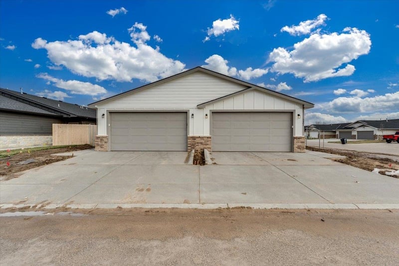 2401 Wheatland Ct, Wichita, KS 67235
