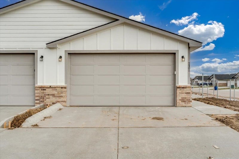 2401 Wheatland Ct, Wichita, KS 67235