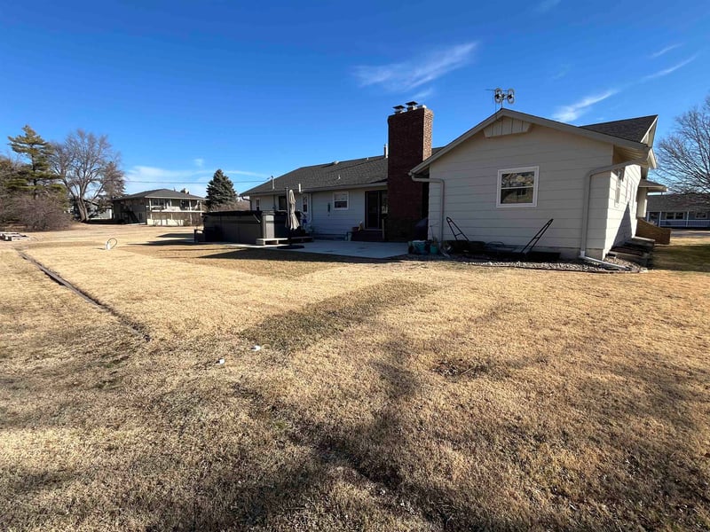 307 Willow Rd, Hillsboro, KS 67063
