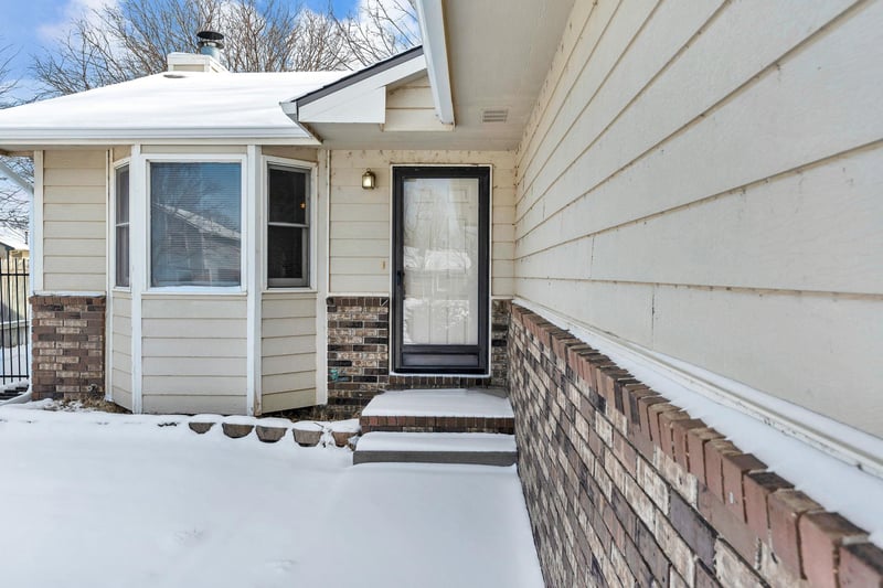 2310 S Fieldcrest St, Wichita, KS 67209