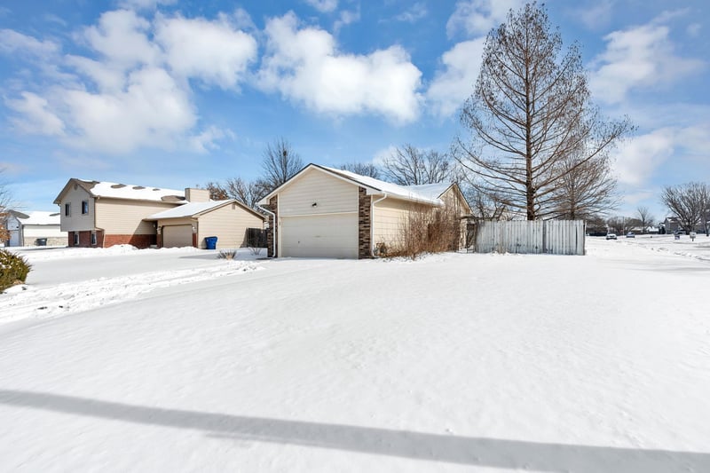 2310 S Fieldcrest St, Wichita, KS 67209