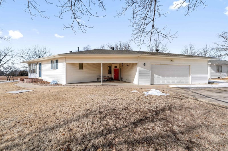4 Utley Blvd, Marquette, KS 67464