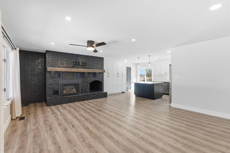 4 Park View Rd, Hesston, KS 67062