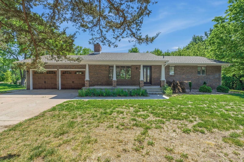 4 Park View Rd, Hesston, KS 67062