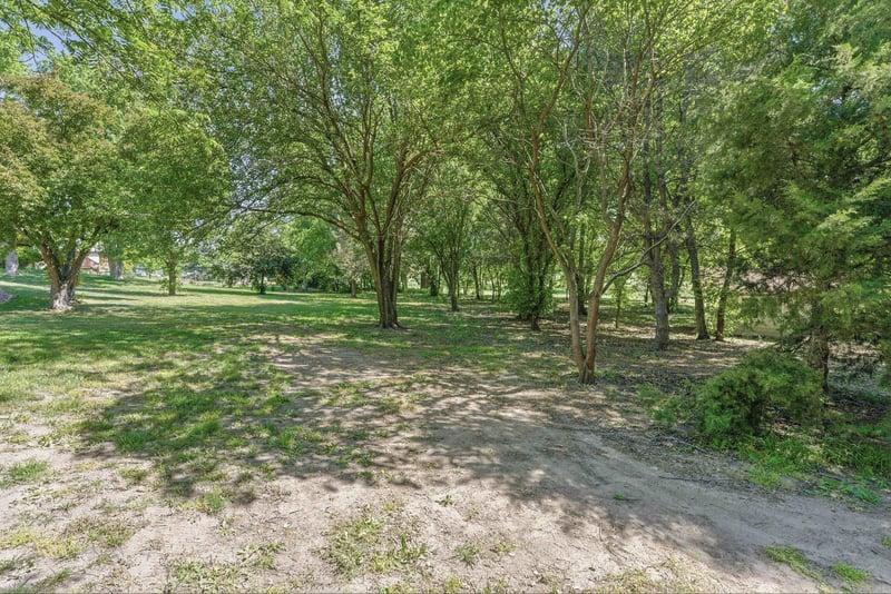 4 Park View Rd, Hesston, KS 67062
