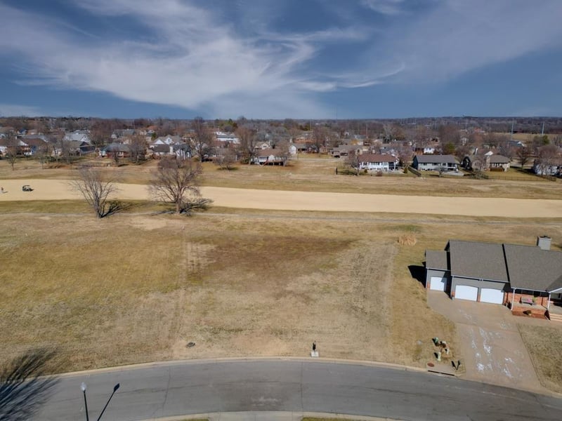 624 Quail Nest Rd, Winfield, KS 67156