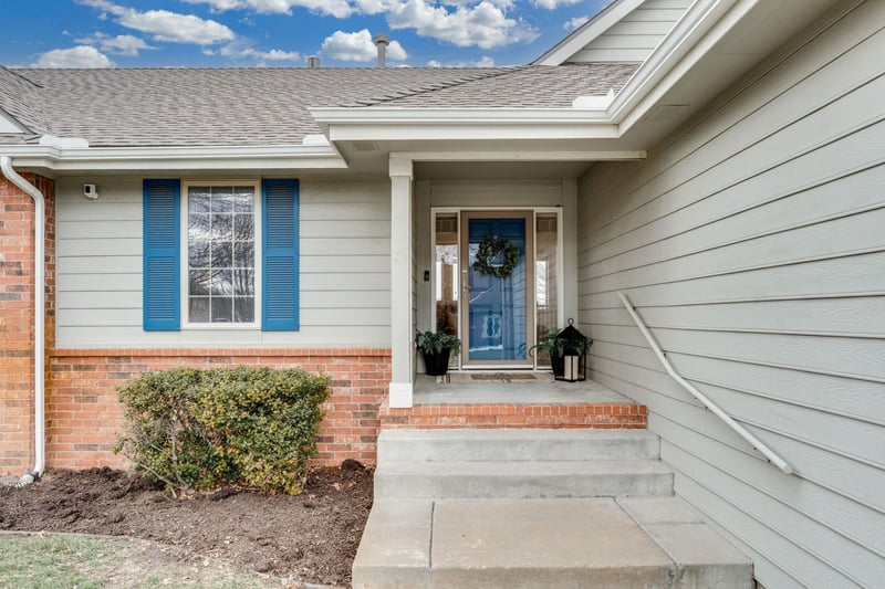 1020 W Cottonwood Dr, Valley Center, KS 67147