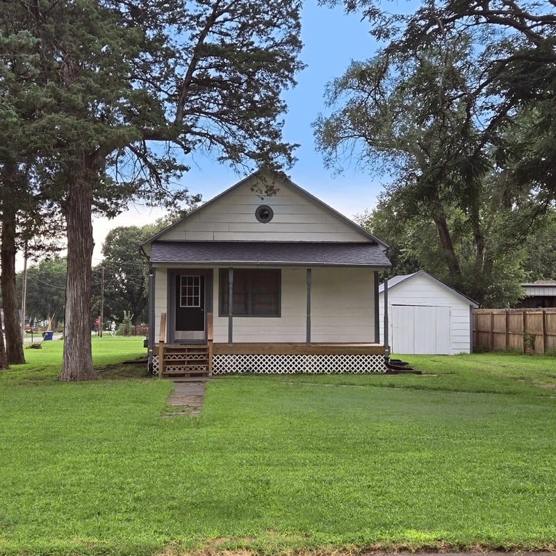 301 Poplar St, Solomon, KS 67480