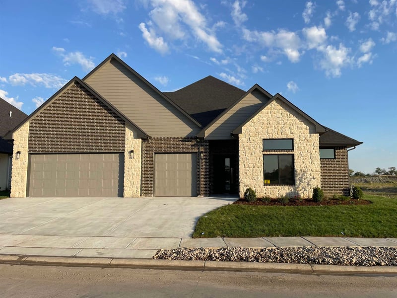 8485 E Deer Rn, Bel Aire, KS 67226