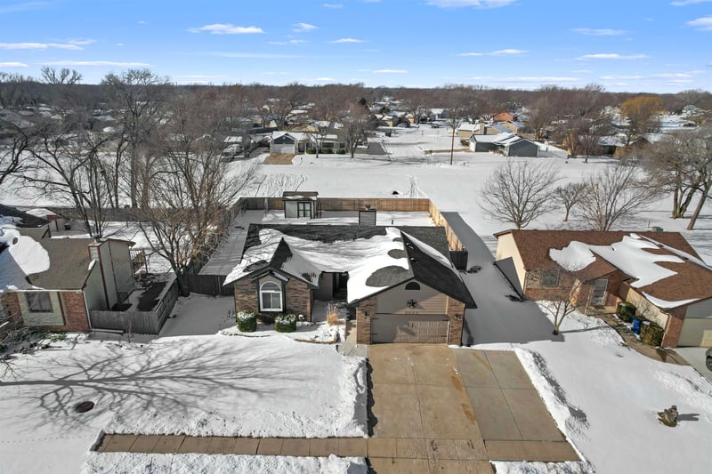 5433 S Stoneborough St, Wichita, KS 67217