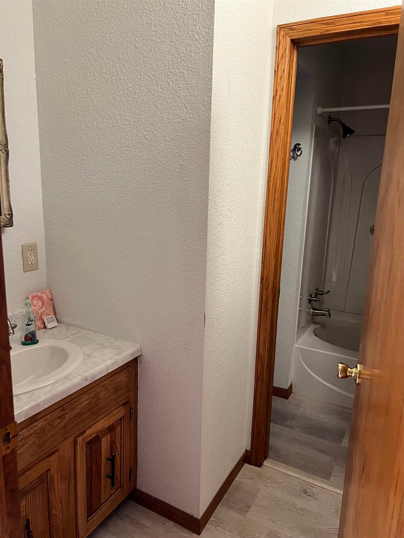 1500 10th Ave Apt B2, Winfield, KS 67156