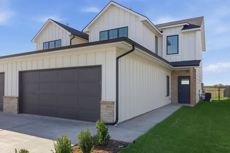 3012 Westridge Dr, Wichita, KS 67205