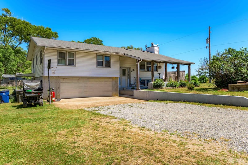 1403 N Webb Rd, Mulvane, KS 67110