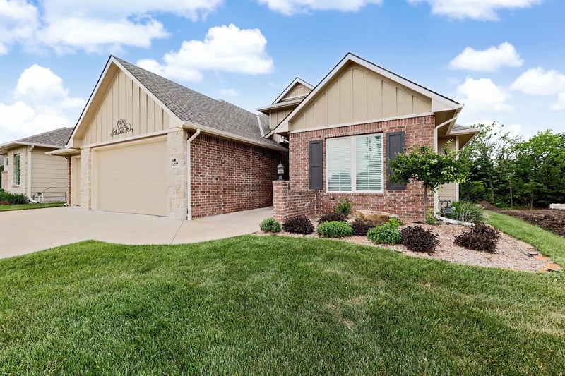 6237 Central Park Ct, Bel Aire, KS 67220