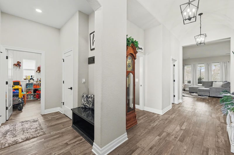 6237 Central Park Ct, Bel Aire, KS 67220