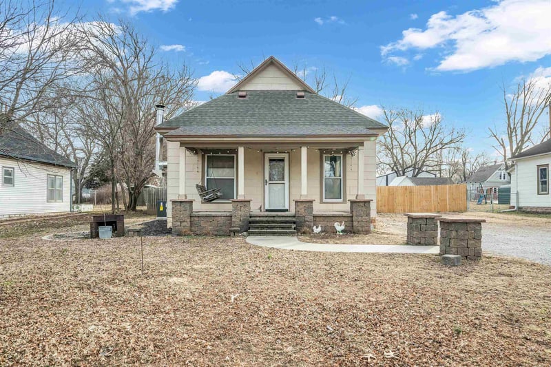 222 N Tracy St, Clearwater, KS 67026