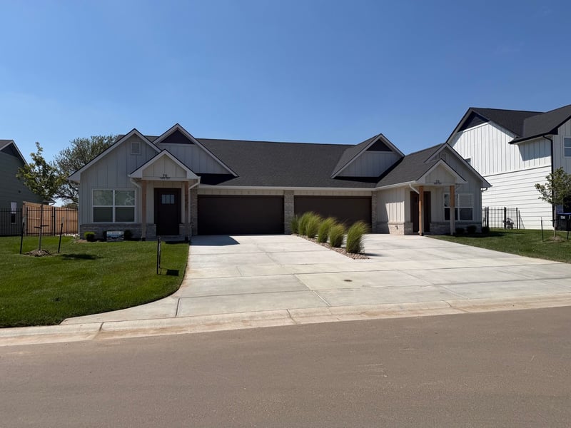 711 N Rainbow Lake Unit 100 #711 N Rainbow Lake Unit 200, Wichita, KS 67235