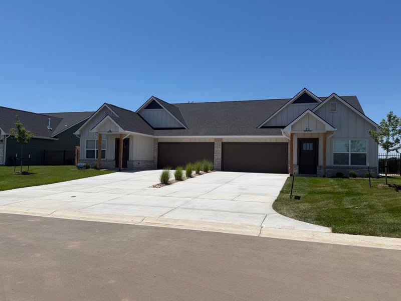 711 Rainbow Lake St, Wichita, KS 67235
