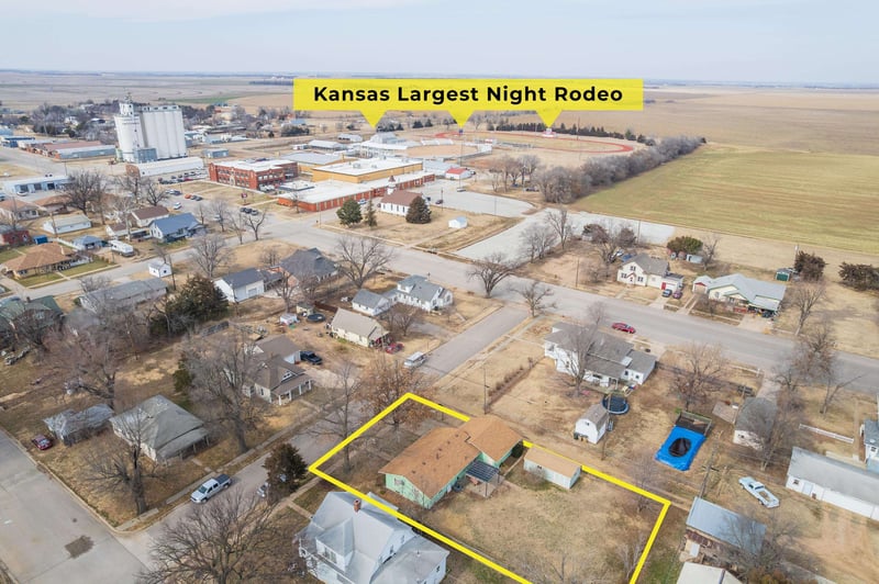 120 S Plum St, Pretty Prairie, KS 67570